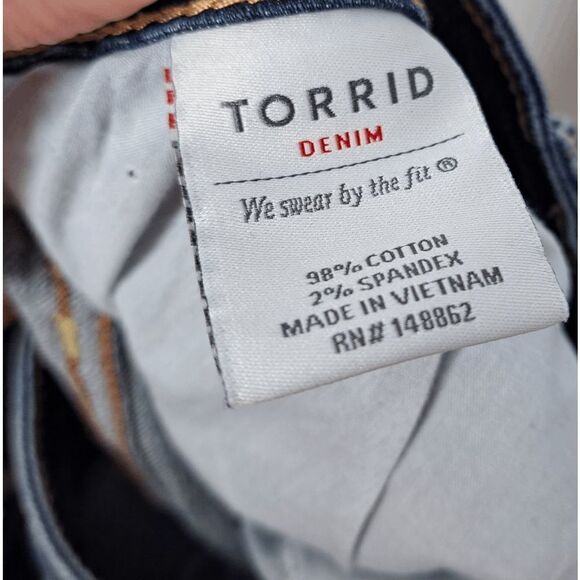 Torrid Boyfriend Jean Vintage Stretch Medium Wash size 22 Regular - Picture 7 of 8